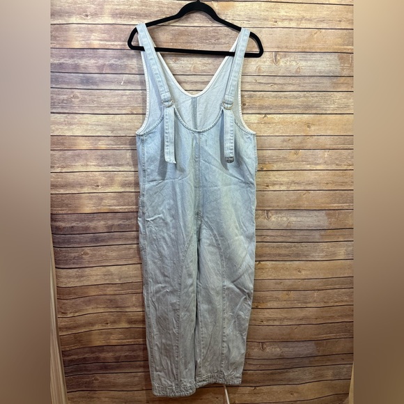 We The Free Light Blue Denim Overalls Relaxed Fit Size Small - Picture 5 of 6
